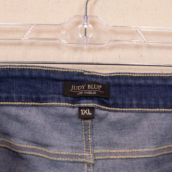 Judy Blue distressed cut off shorts-1XL - Picture 3 of 4